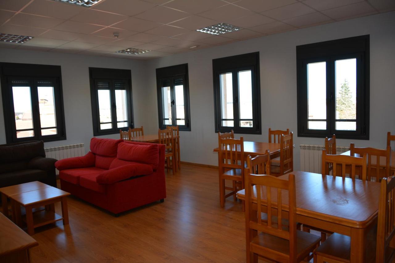 Albergue Villa Nava De La Asuncion Bagian luar foto